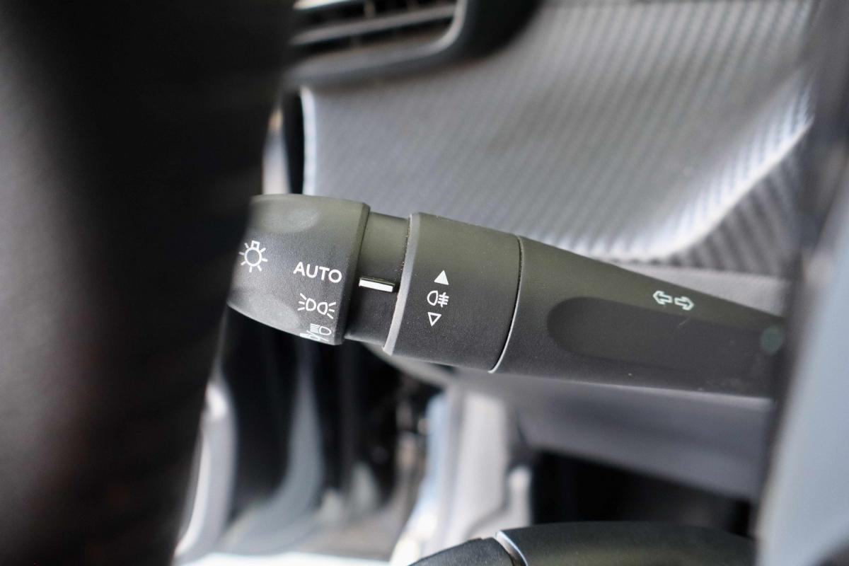peugeot-208-2023-diesel-1499cc