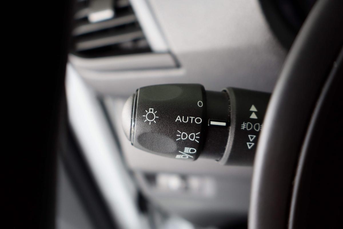 opel-vivaro-2023-diesel-1997cc