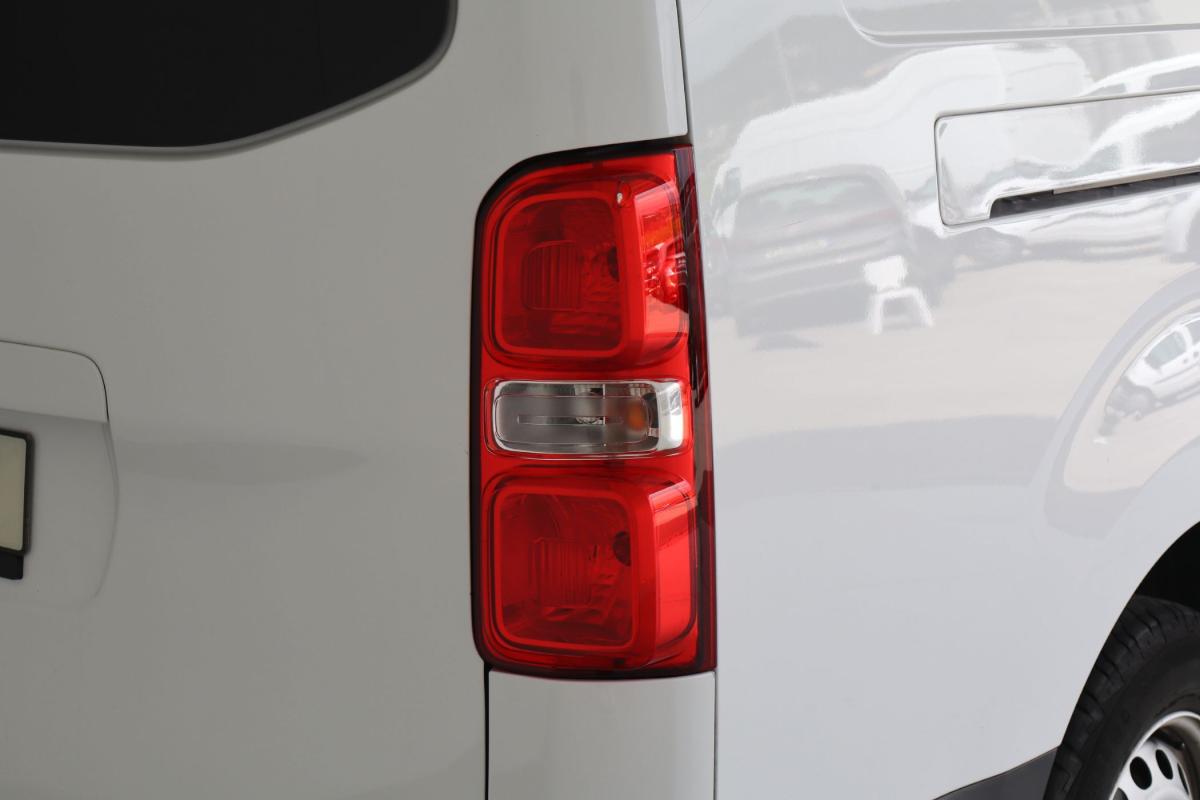 opel-vivaro-2023-diesel-1997cc