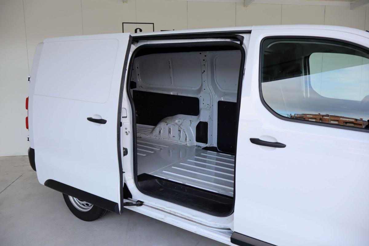 opel-vivaro-2023-diesel-1997cc
