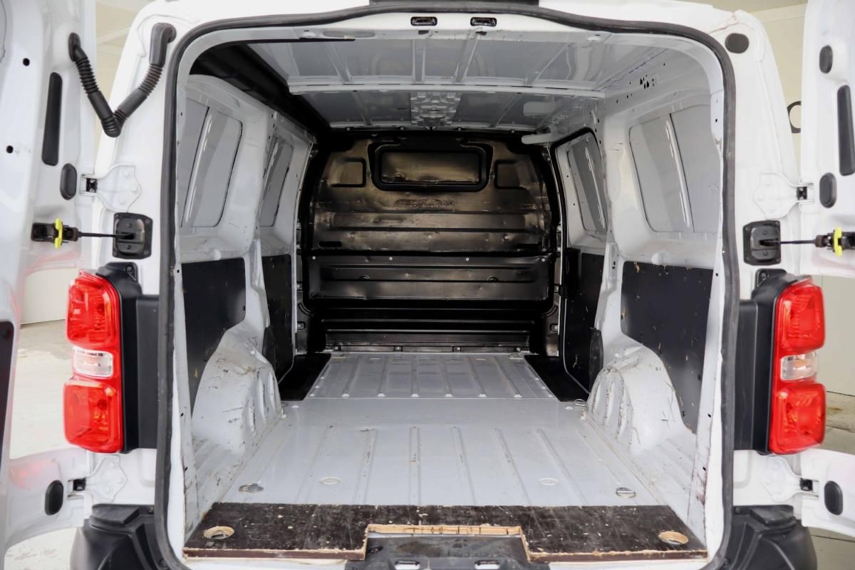 opel-vivaro-2023-diesel-1997cc