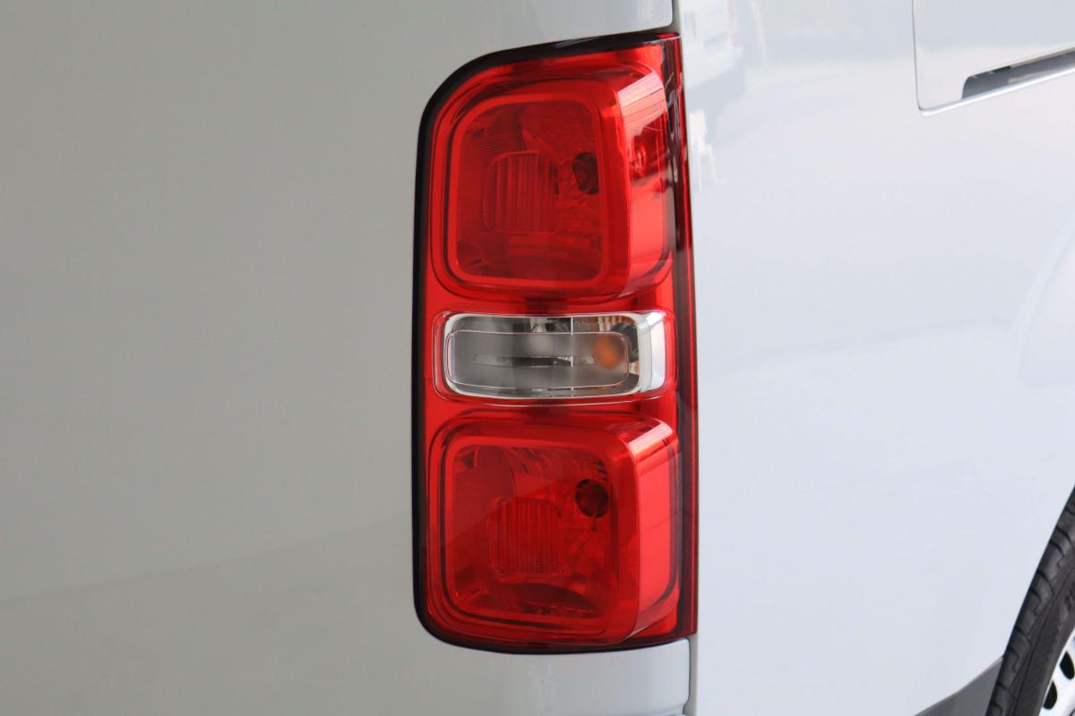 opel-vivaro-2023-diesel-1997cc