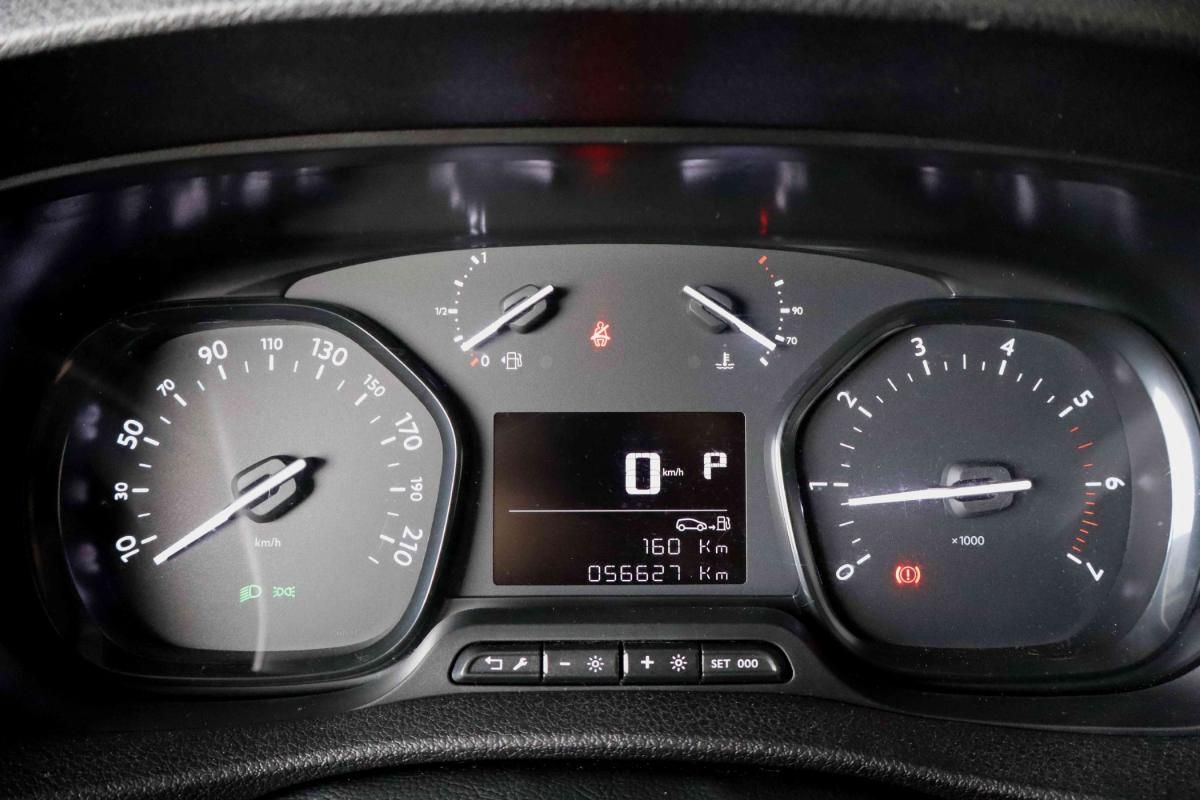 opel-vivaro-2023-diesel-1997cc
