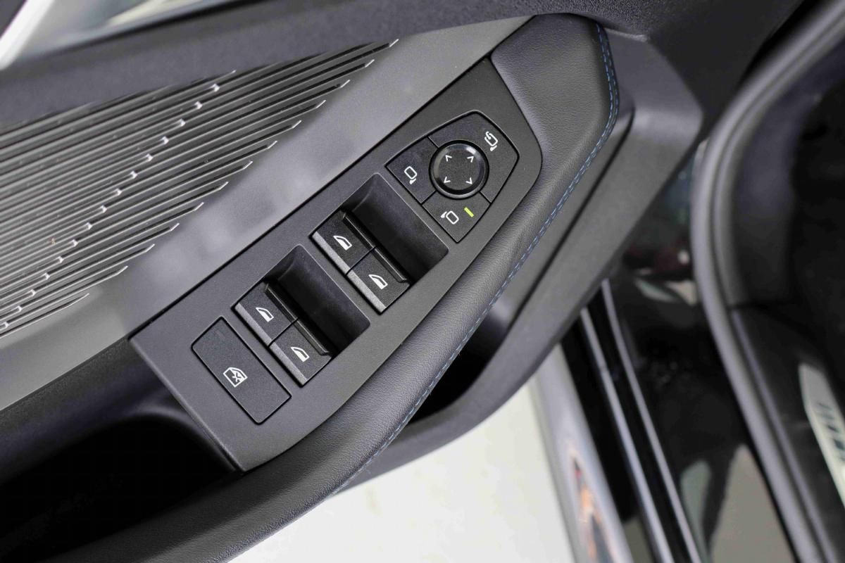 bmw-serie-1-2025-gasolina-1499cc