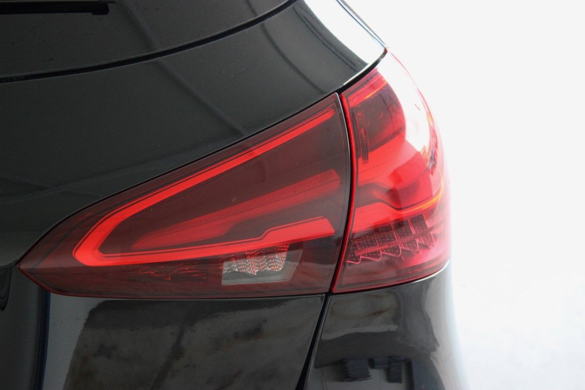 mercedes-benz-classe-a-2023-hibrido-a-gasolina-1332cc