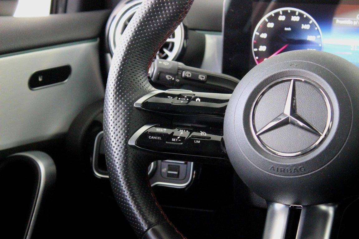 mercedes-benz-classe-a-2023-hibrido-a-gasolina-1332cc