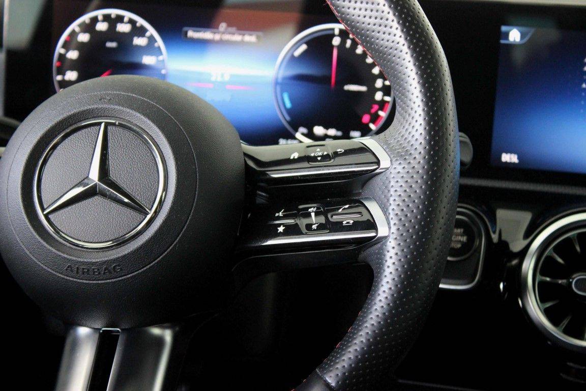 mercedes-benz-classe-a-2023-hibrido-a-gasolina-1332cc