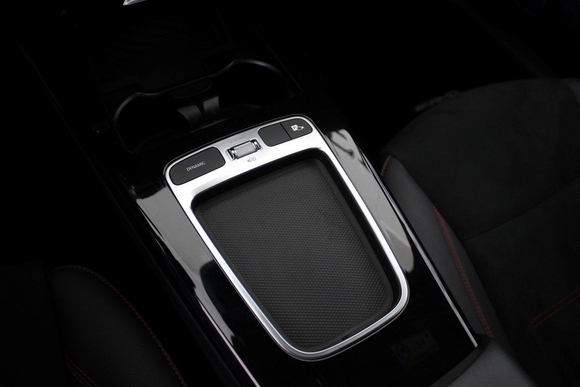 mercedes-benz-classe-a-2023-hibrido-a-gasolina-1332cc