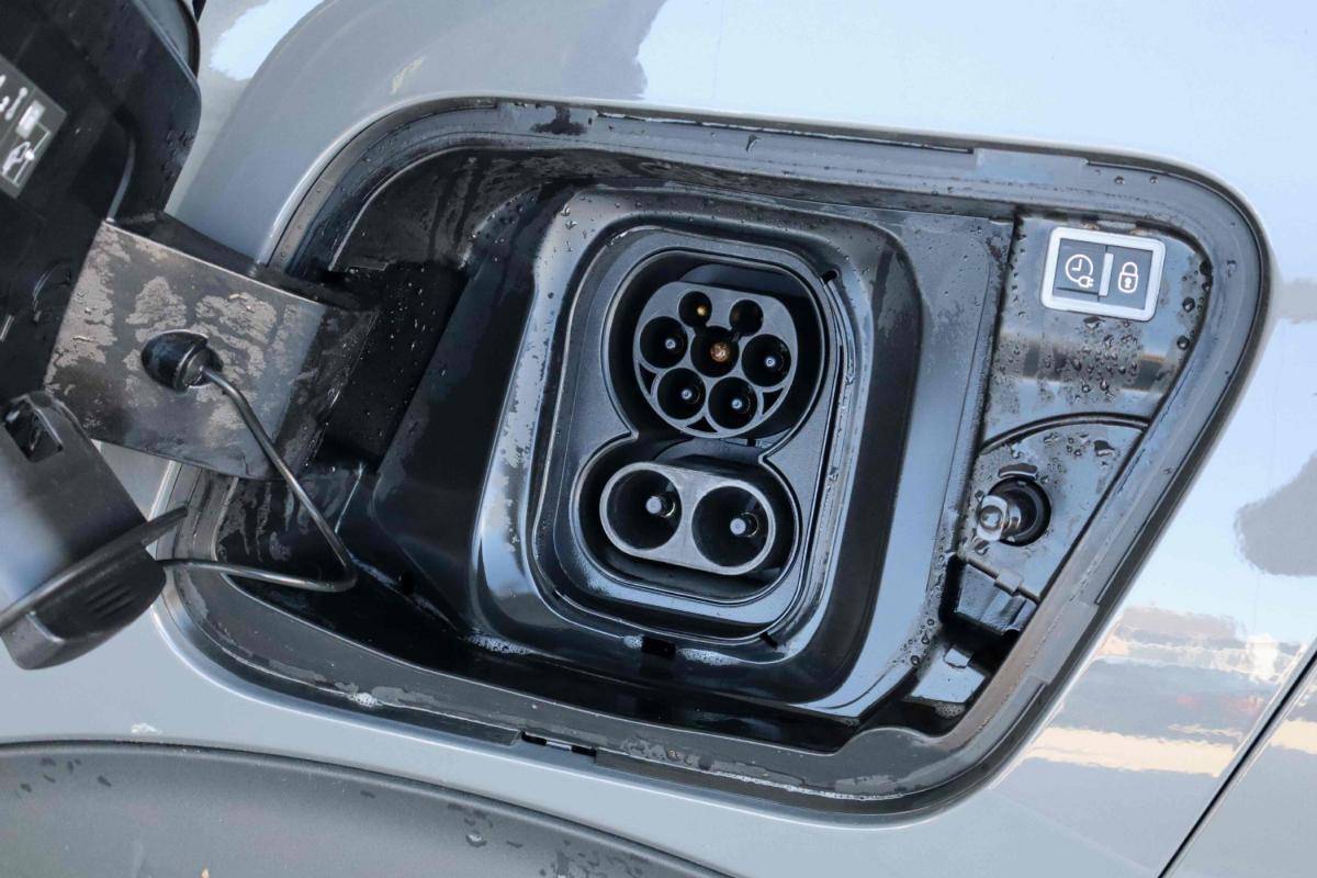 peugeot-2008-2024-eletrico-500cc