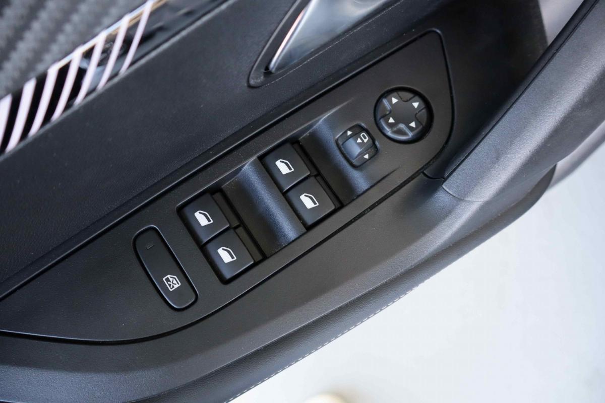 peugeot-2008-2024-eletrico-500cc