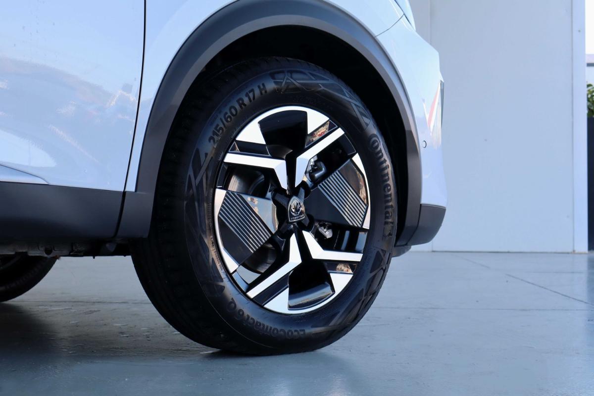 peugeot-2008-2024-eletrico-500cc