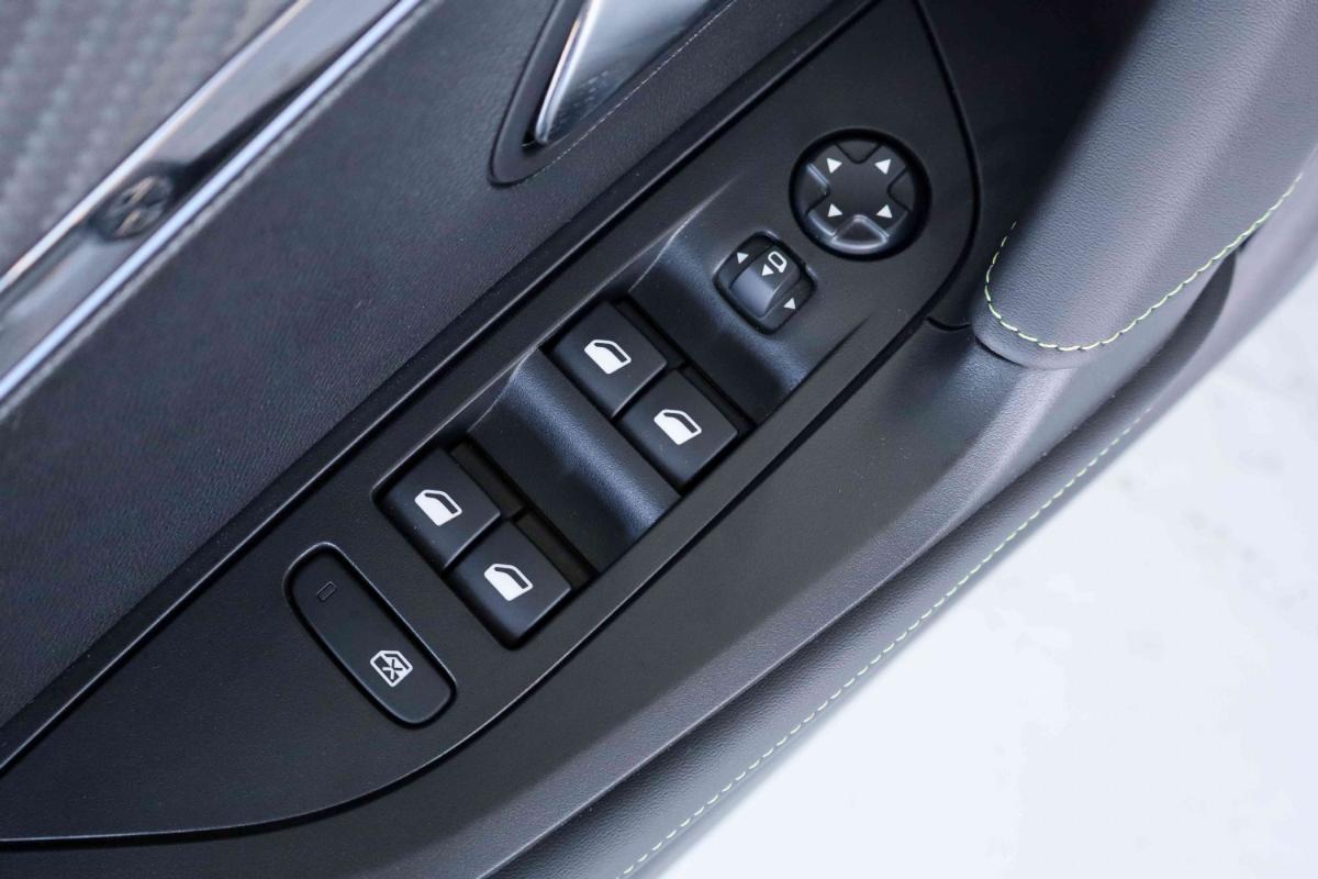 peugeot-2008-2024-eletrico-500cc