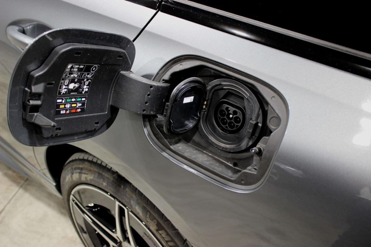 mercedes-benz-classe-c-2023-hibrido-a-gasolina-1993cc