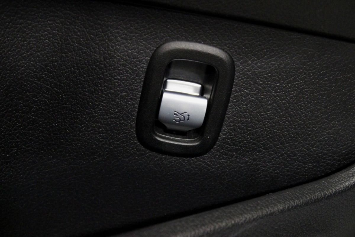 mercedes-benz-classe-c-2023-hibrido-a-gasolina-1993cc
