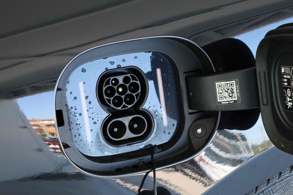 mercedes-benz-eqs-2023-eletrico-500cc