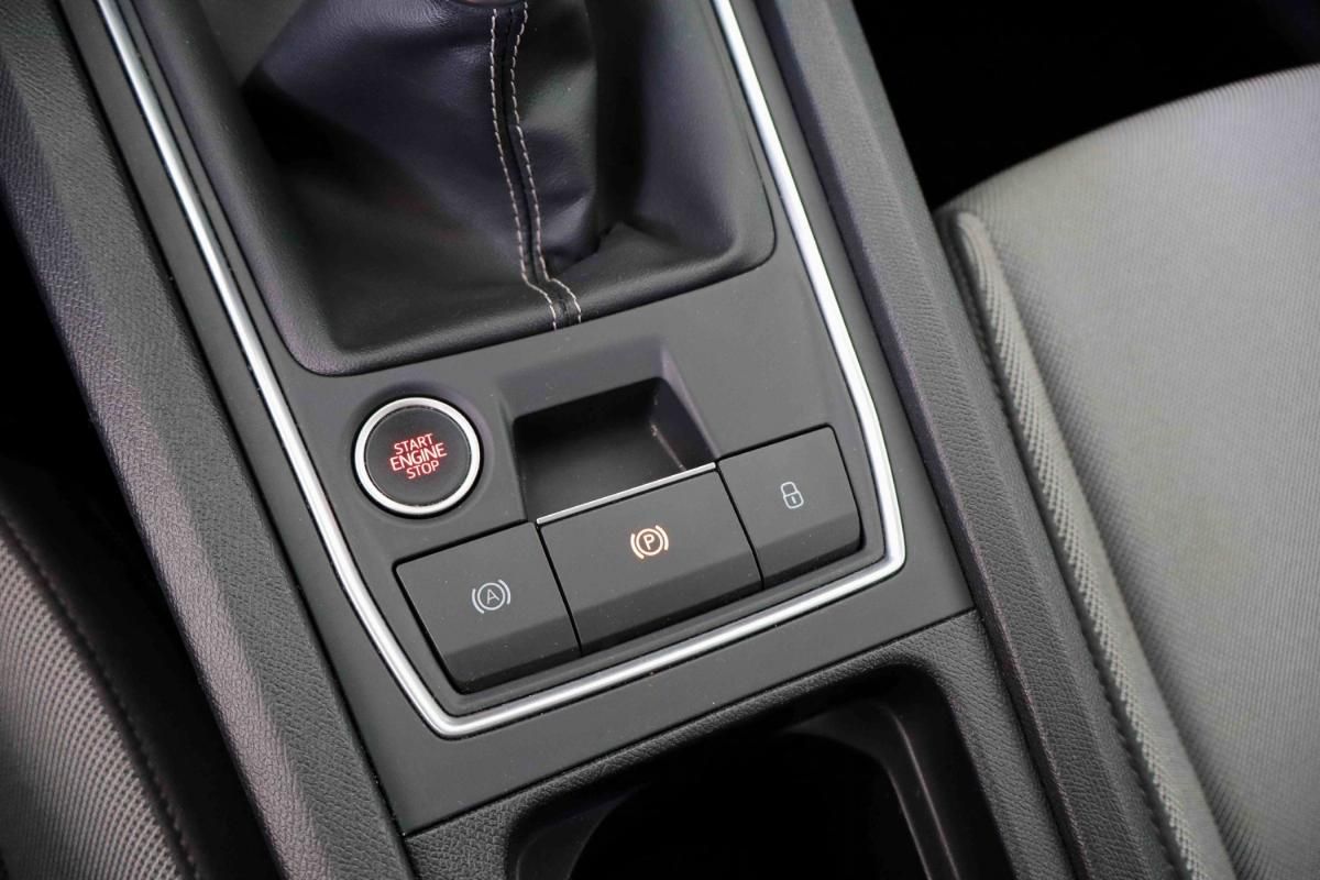 seat-leon-2023-gasolina-999cc