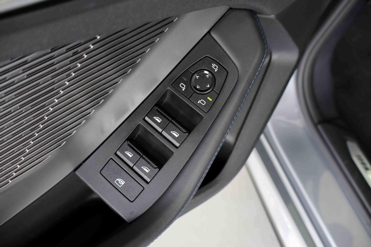 bmw-serie-1-2025-gasolina-1499cc