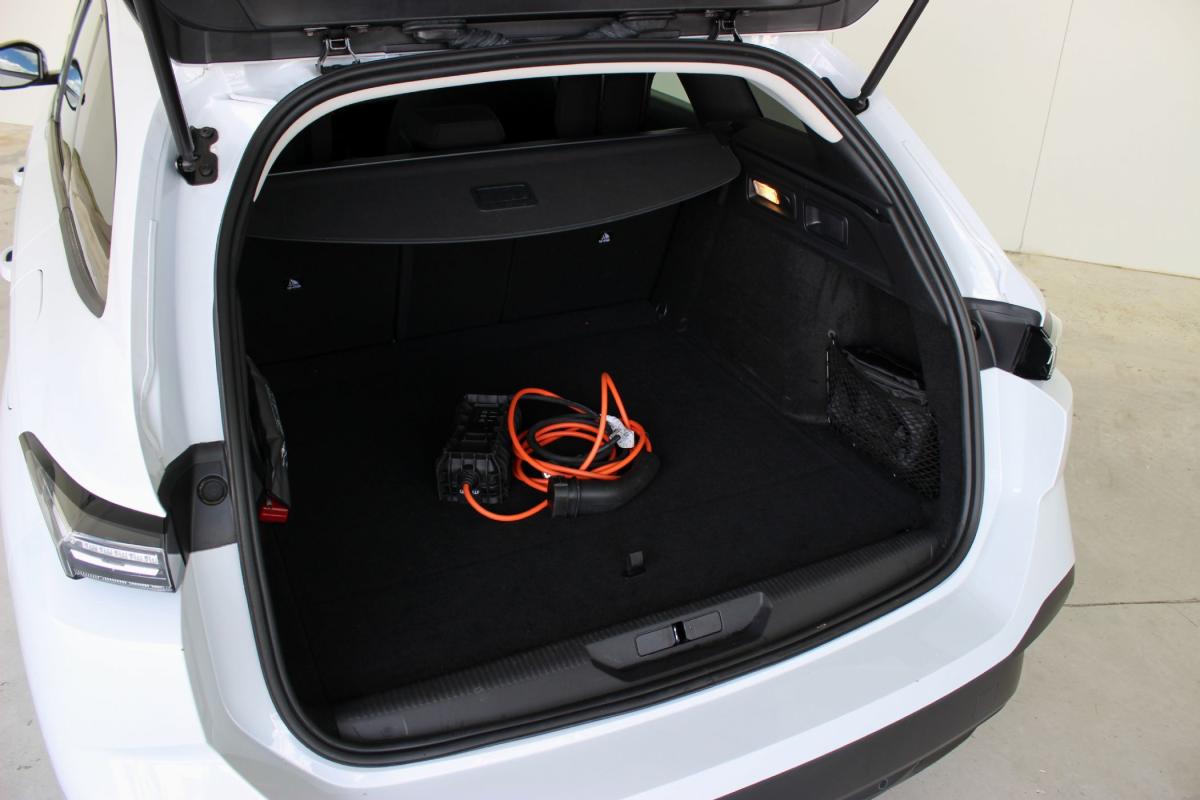 peugeot-308-sw-2023-hibrido-a-gasolina-1598cc