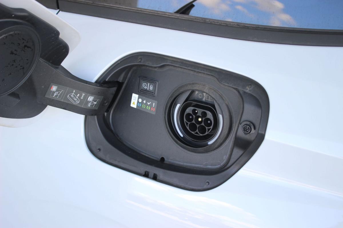 peugeot-308-sw-2023-hibrido-a-gasolina-1598cc