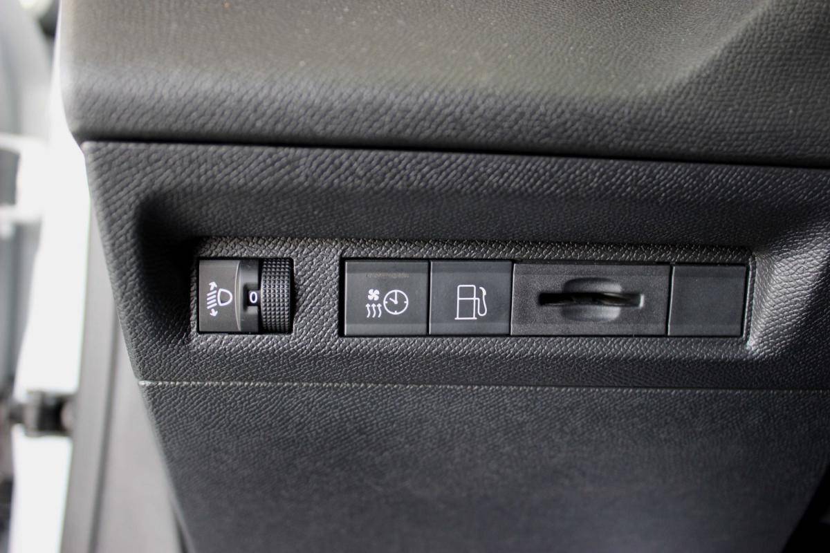 peugeot-308-sw-2023-hibrido-a-gasolina-1598cc