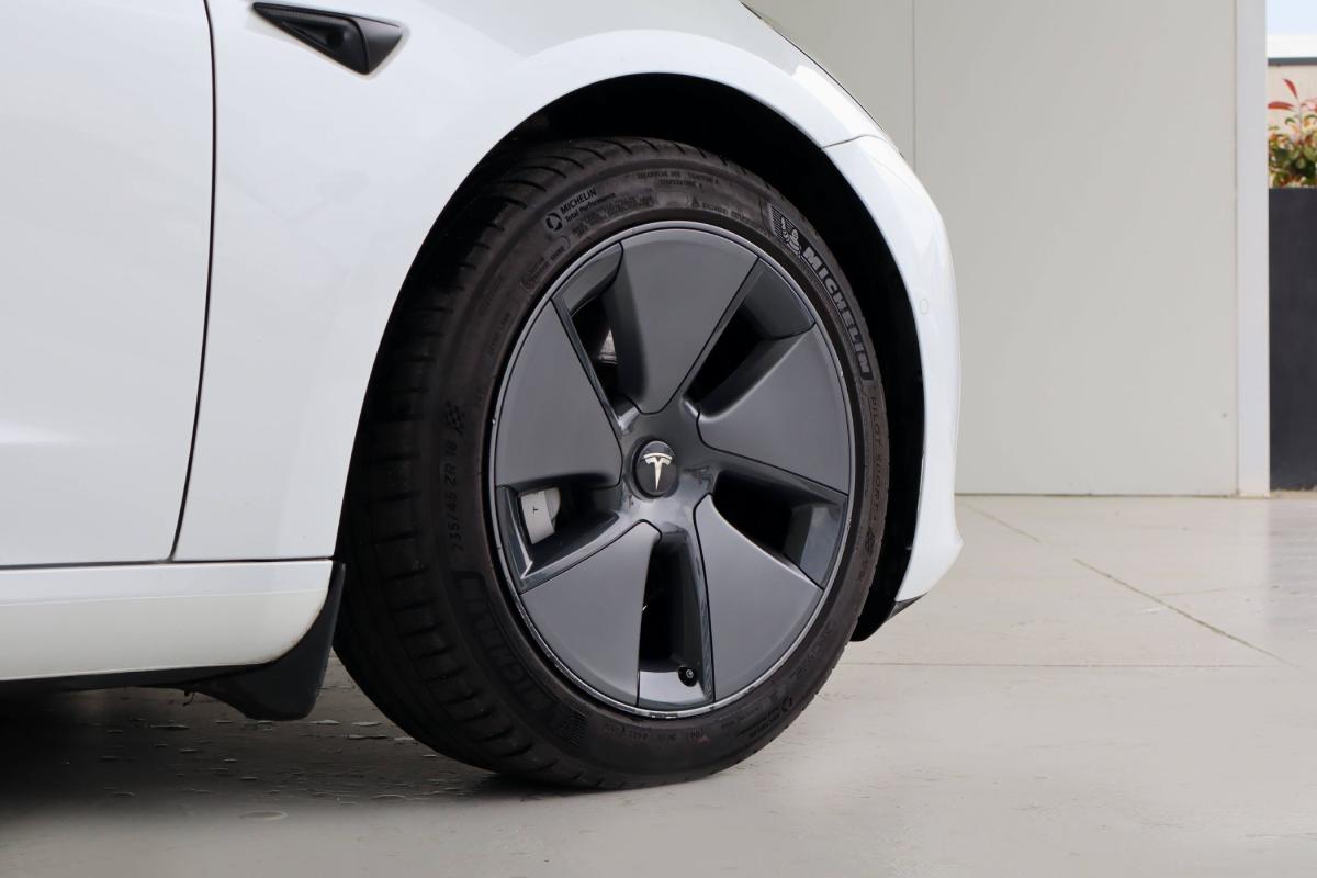 tesla-model-3-2021-eletrico-500cc