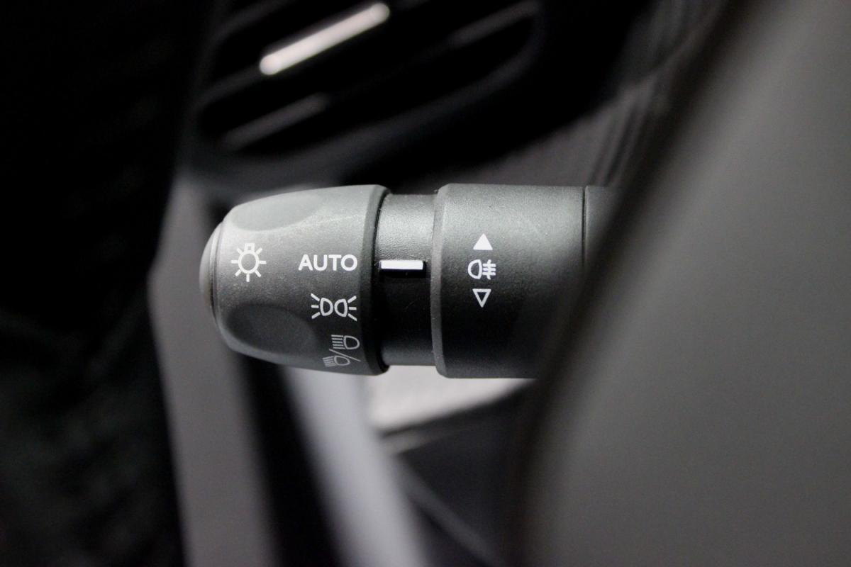 peugeot-208-2023-diesel-1499cc