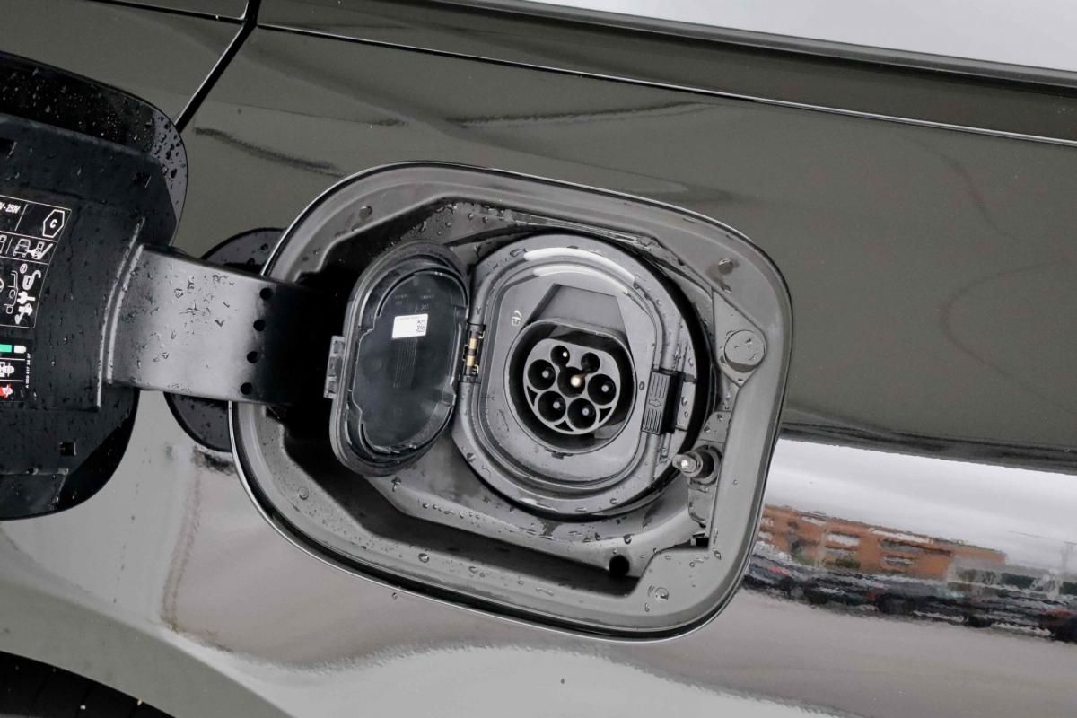 mercedes-benz-classe-c-2023-hibrido-a-gasolina-1993cc