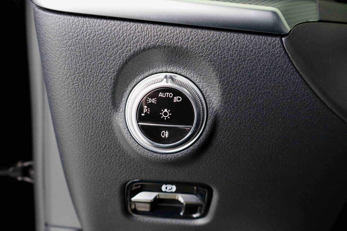mercedes-benz-classe-c-2023-hibrido-a-gasolina-1993cc