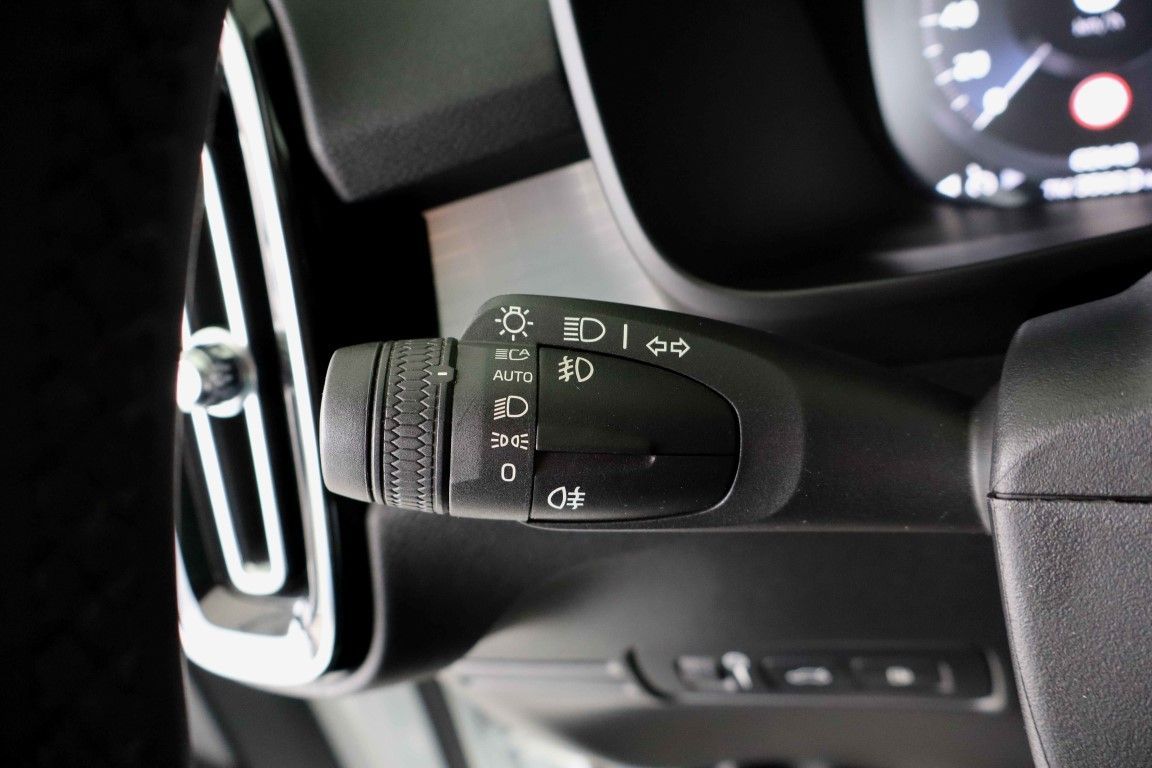 volvo-xc40-2022-hibrido-a-gasolina-1477cc