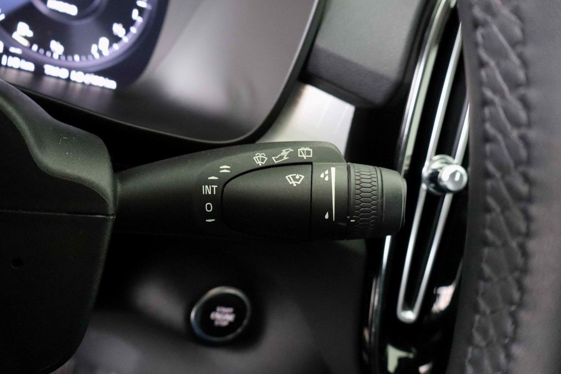 volvo-xc40-2022-hibrido-a-gasolina-1477cc