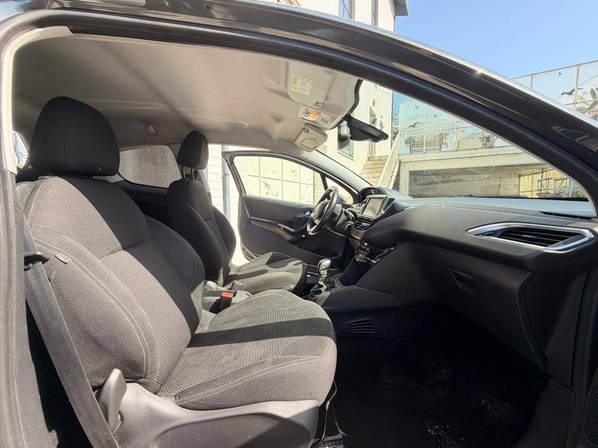 peugeot-208-2017-gasolina-1199cc