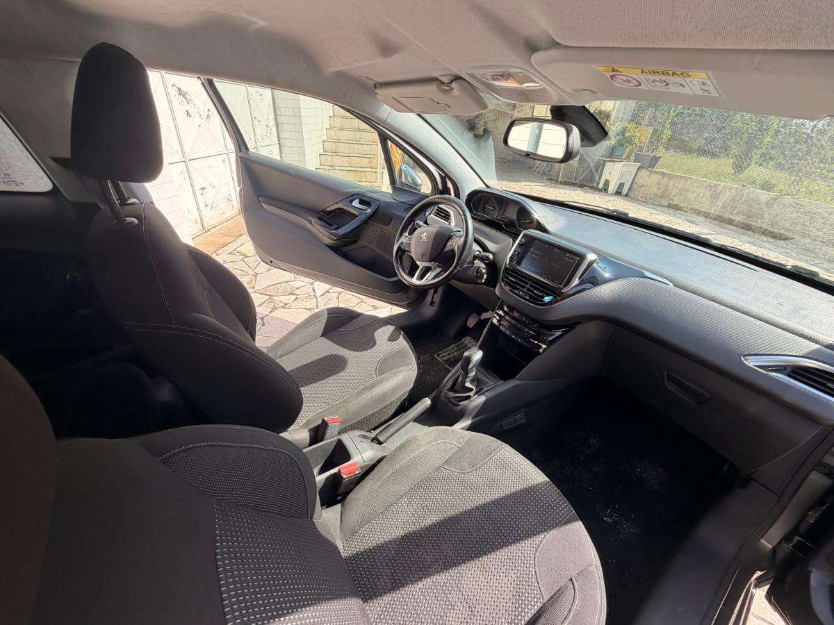 peugeot-208-2017-gasolina-1199cc