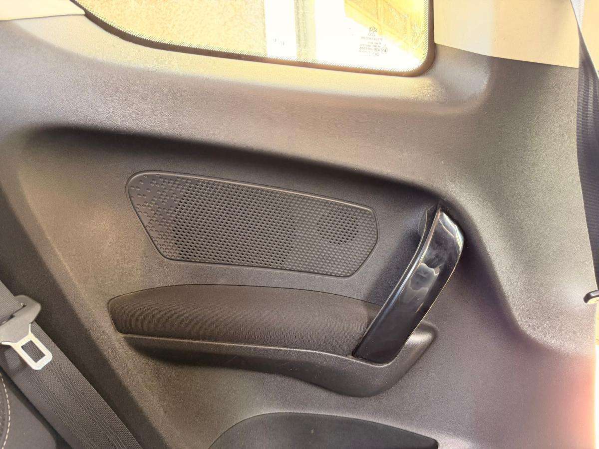 peugeot-208-2017-gasolina-1199cc