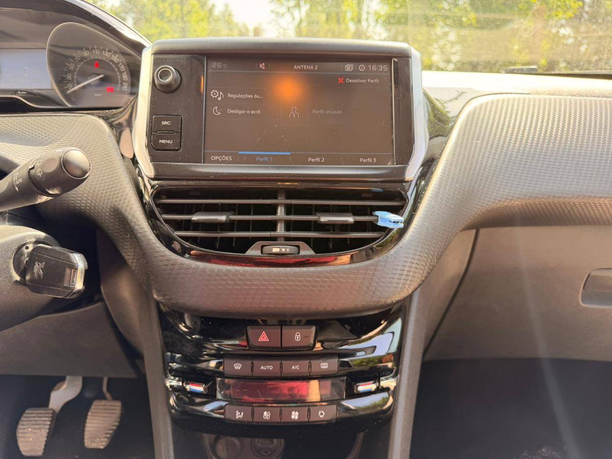 peugeot-208-2017-gasolina-1199cc