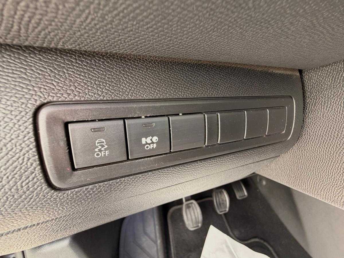peugeot-308-sw-2015-gasolina-1199cc