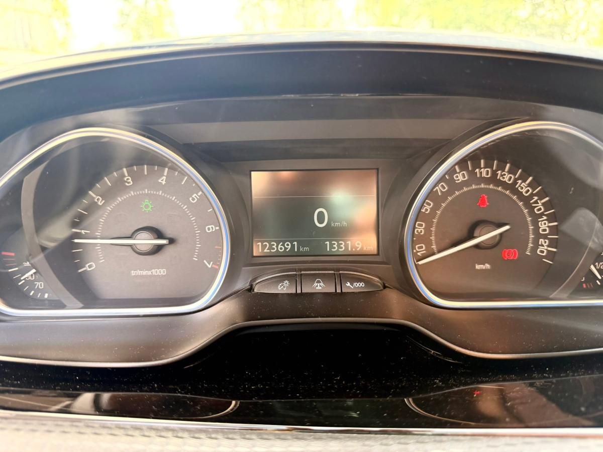 peugeot-2008-2016-gasolina-1199cc
