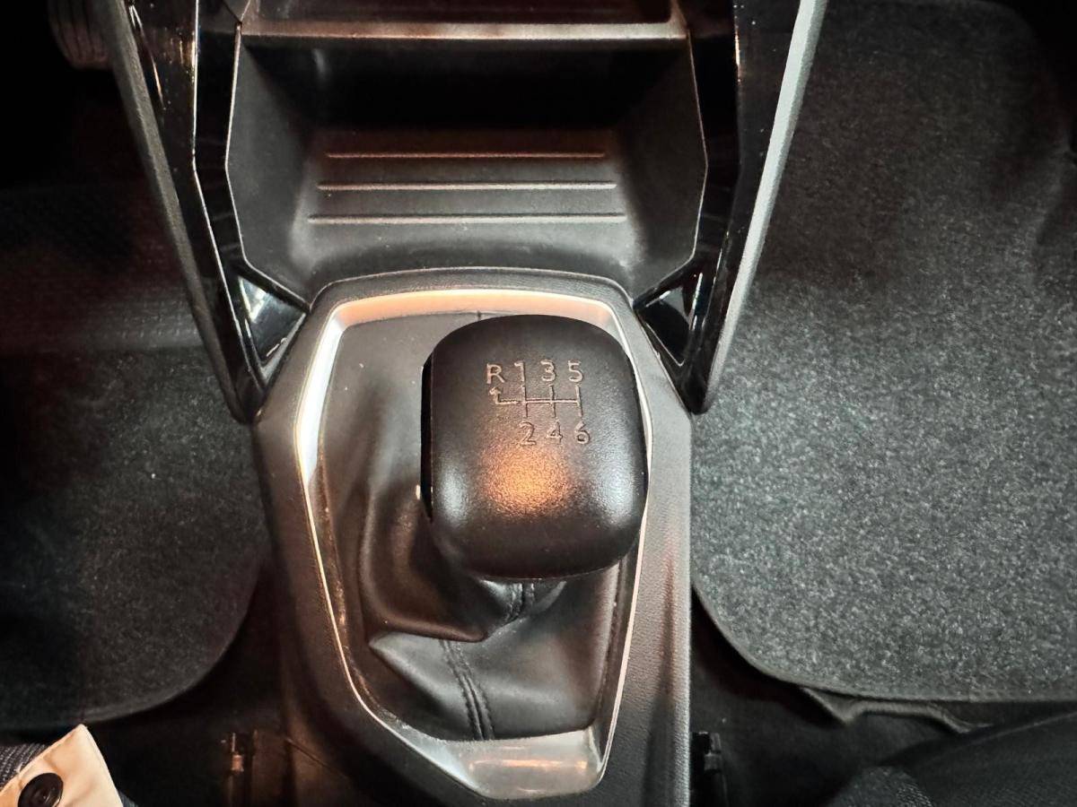 peugeot-208-2020-gasolina-1199cc