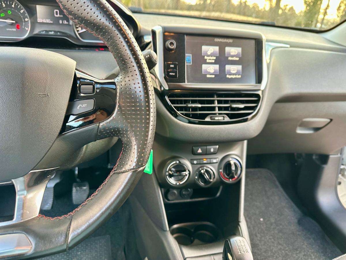 peugeot-208-2015-gasolina-999cc