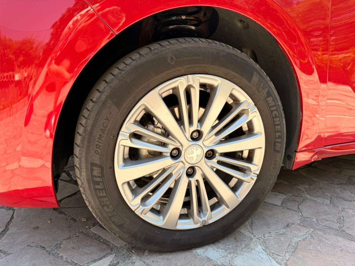 peugeot-208-2017-gasolina-1199cc