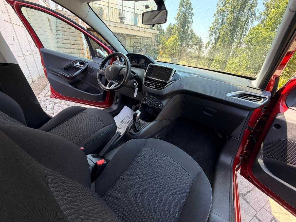 peugeot-208-2017-gasolina-1199cc