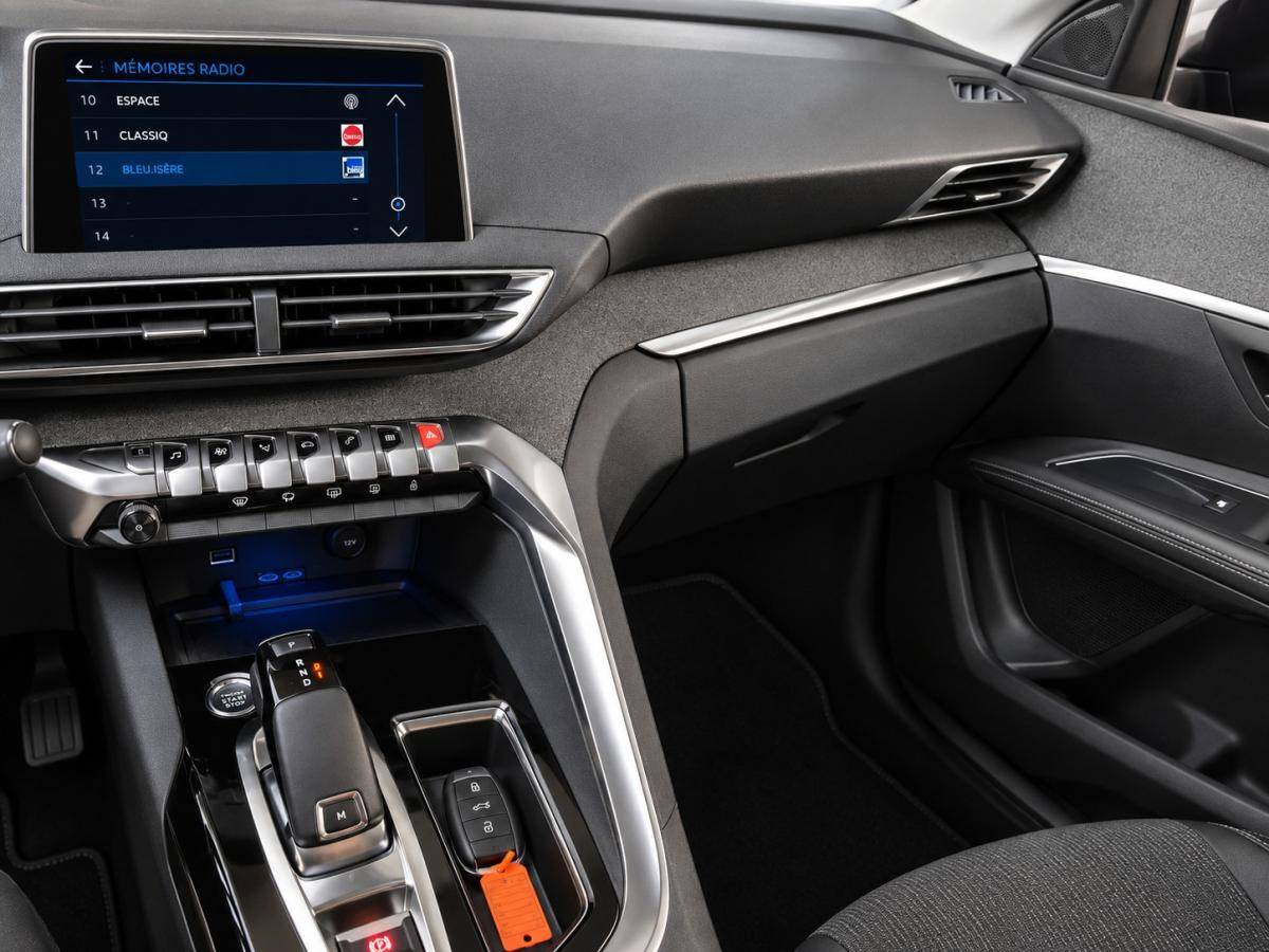 peugeot-5008-2018-gasolina-1199cc