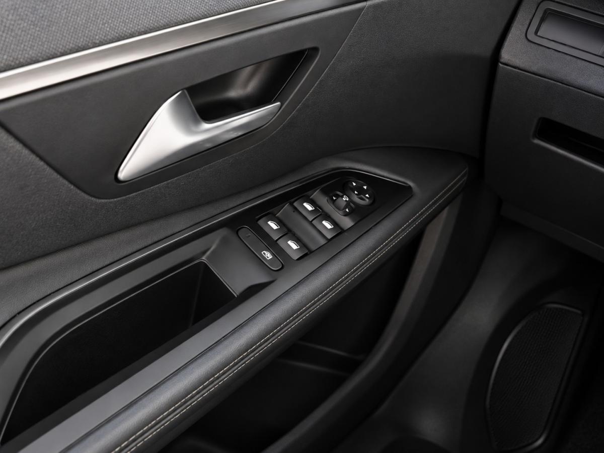 peugeot-5008-2018-gasolina-1199cc