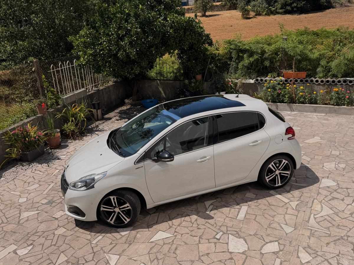 peugeot-208-2017-gasolina-1199cc