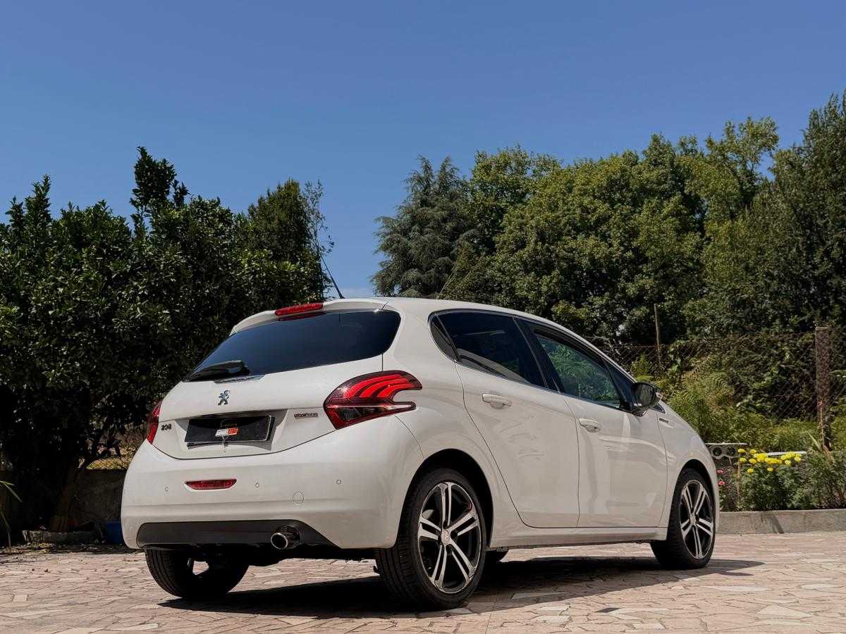 peugeot-208-2017-gasolina-1199cc