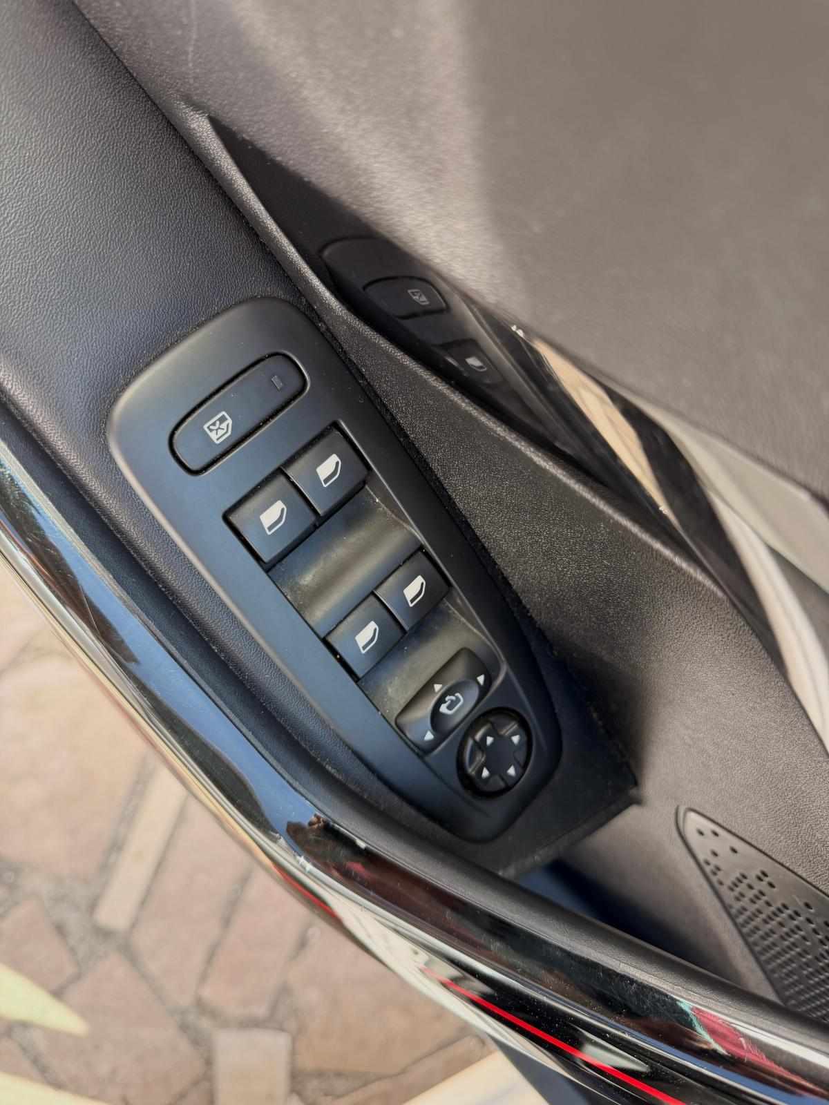 peugeot-208-2017-gasolina-1199cc