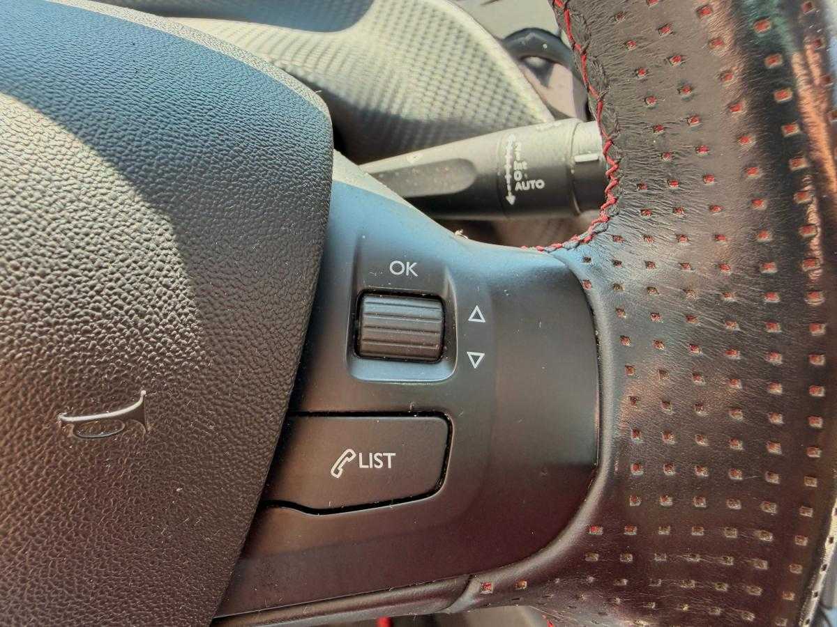 peugeot-208-2017-gasolina-1199cc