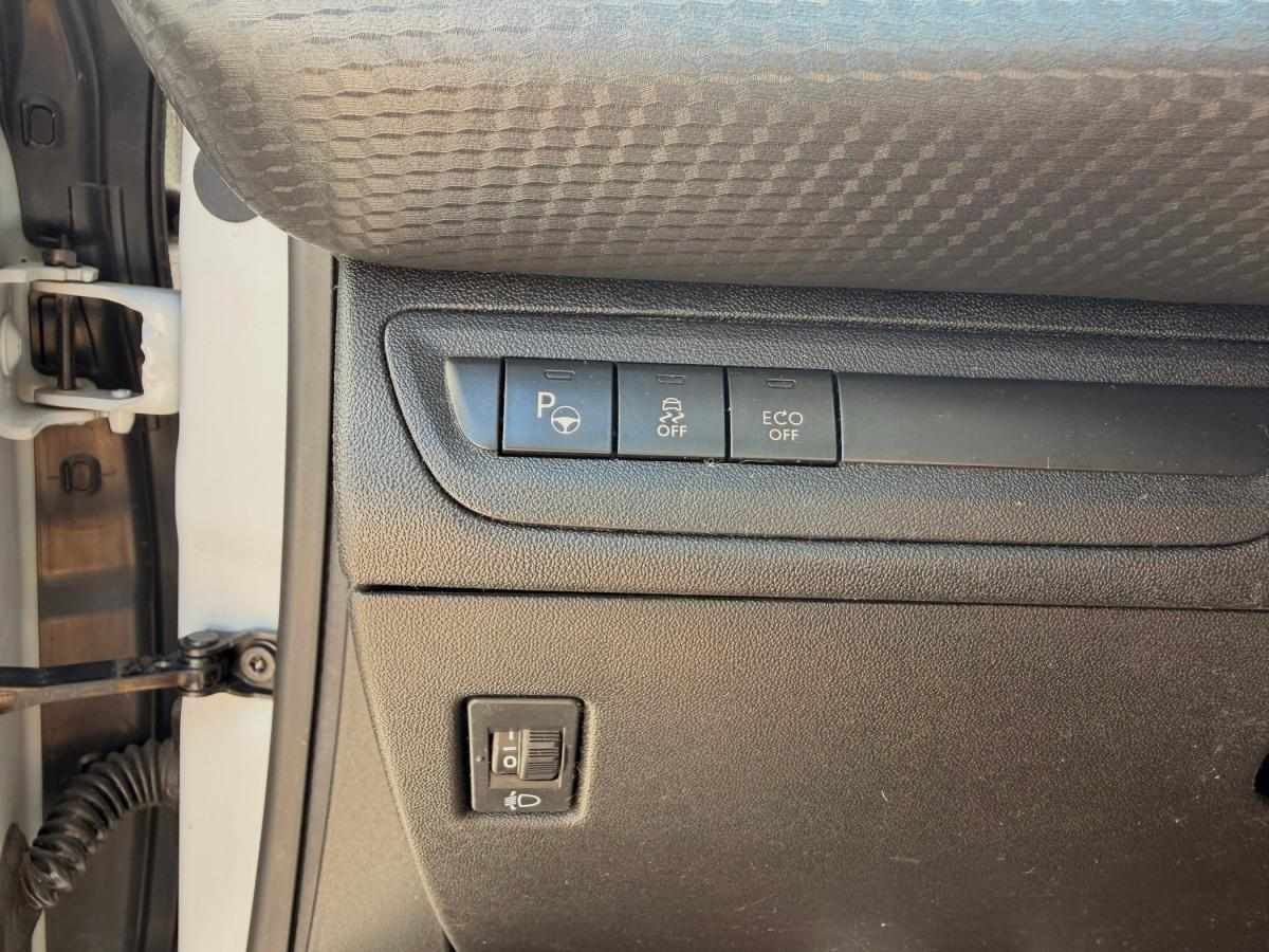 peugeot-208-2017-gasolina-1199cc