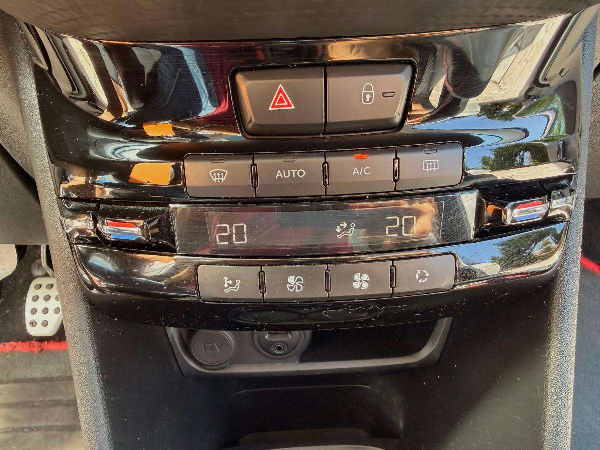 peugeot-208-2017-gasolina-1199cc
