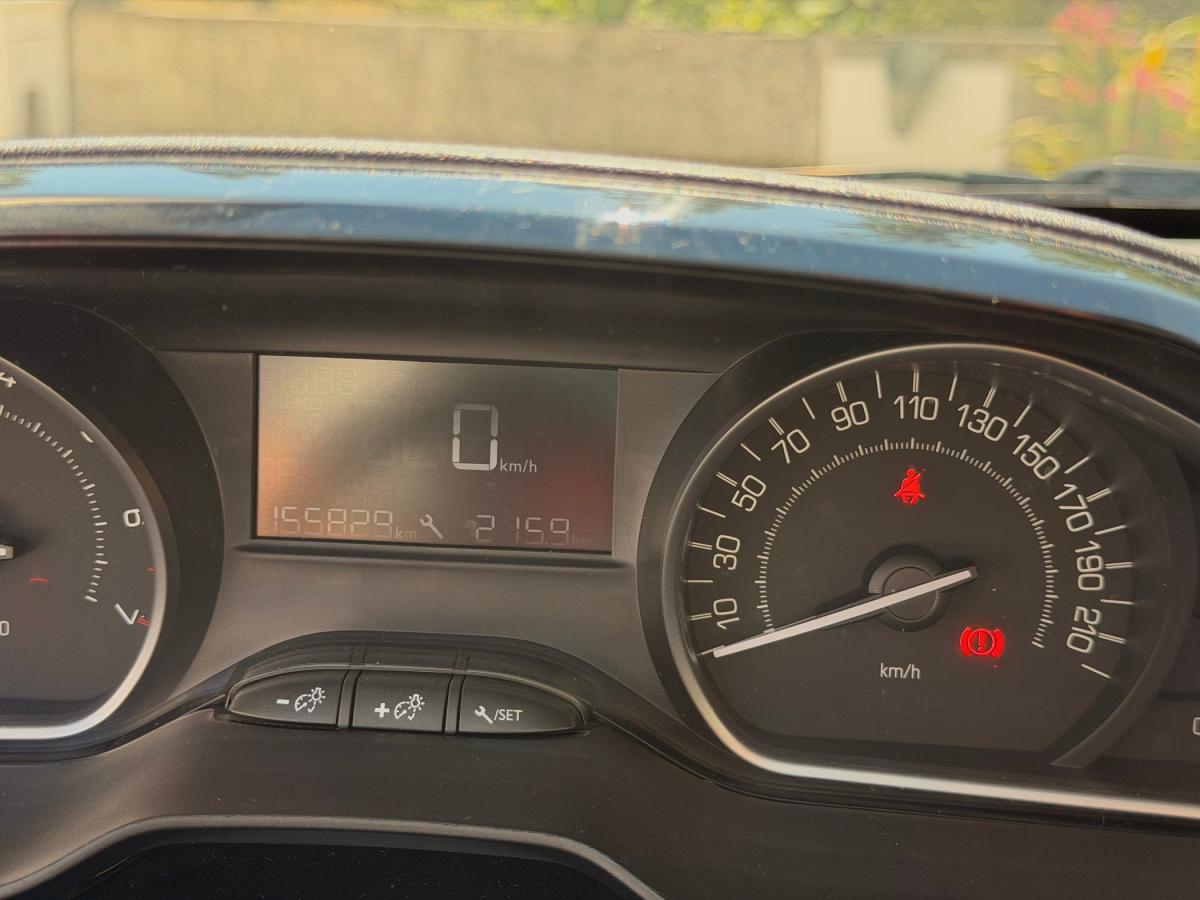 peugeot-208-2017-gasolina-1199cc