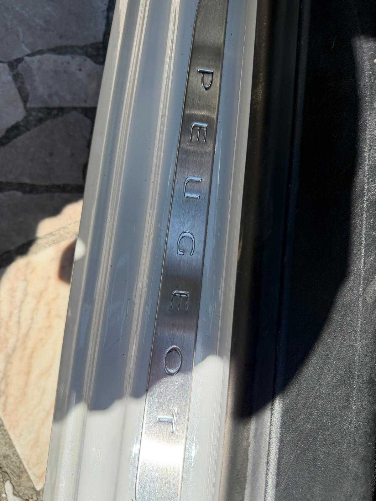 peugeot-208-2017-gasolina-1199cc
